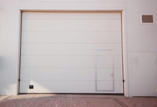 Maximierung des Straßenverkaufs: Wie eine neue Garagentorinstallation Ihr Zuhause verwandeln kann