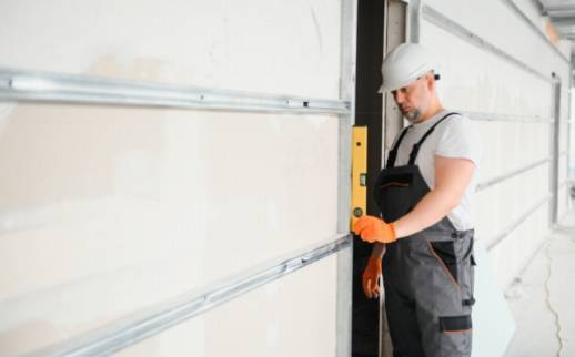 Wichtige Werkzeuge und Techniken zur Reparatur von Garagentorantrieben: Bringen Sie Ihre Tür wieder zum Laufen